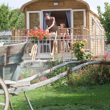 Les Roulottes De Cuzay Villa Roiffé Екстериор снимка