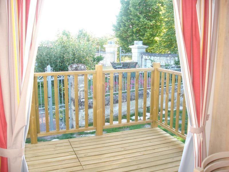Les Roulottes De Cuzay Villa Roiffé Екстериор снимка