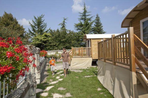 Les Roulottes De Cuzay Villa Roiffé Екстериор снимка