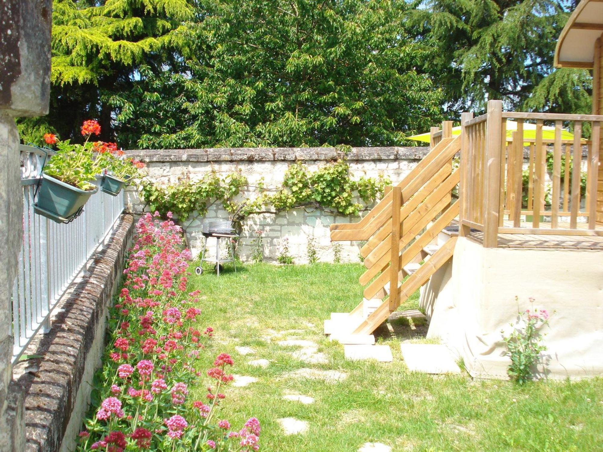 Les Roulottes De Cuzay Villa Roiffé Екстериор снимка